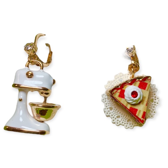 Betsey Johnson mismatched mixer & cherry pie Babycakes drop earrings new in box - Picture 1 of 2